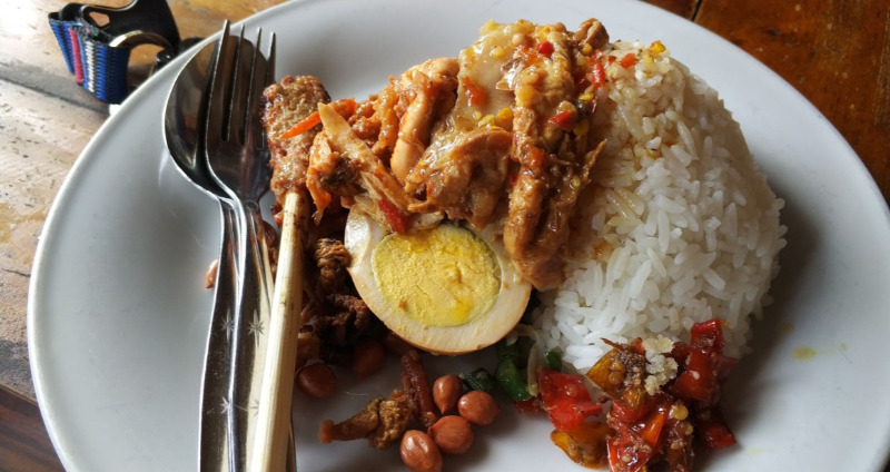 nasi ayam kedewatan bu mangku