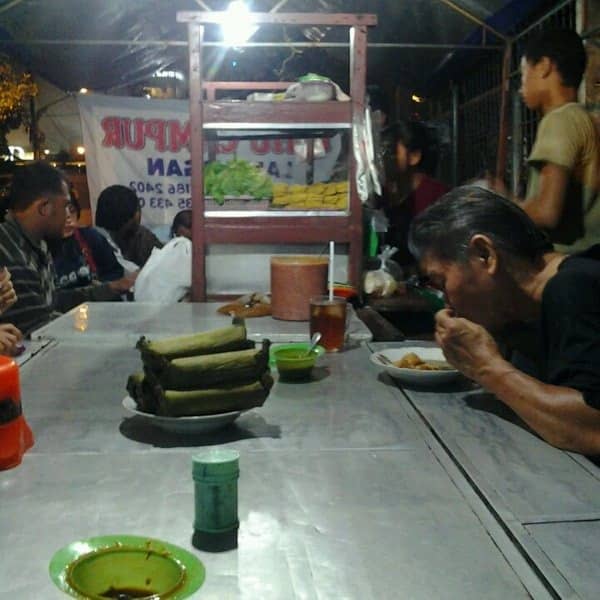 tahu campur pak sadak