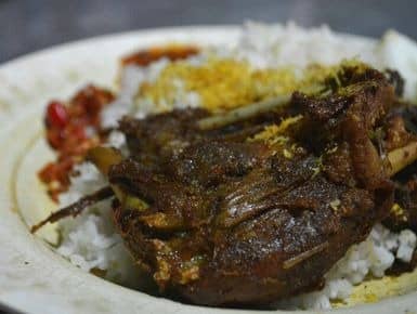 bebek goreng tugu pahlawan
