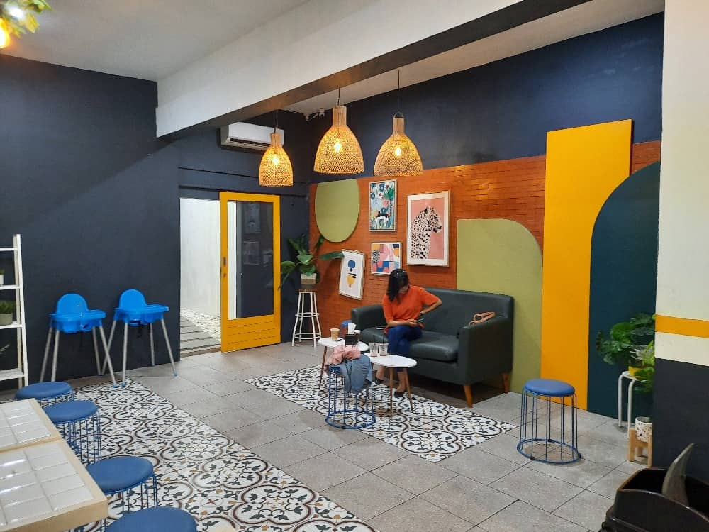 Cafe asyik buat nongkrong di Surabaya