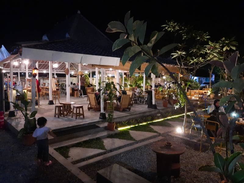 cafe terdekat