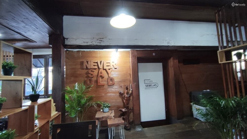 cafe terdekat