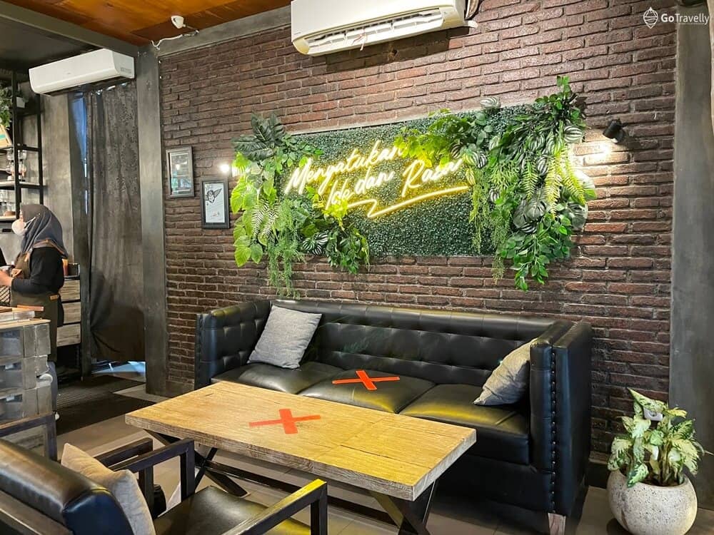 cafe terdekat