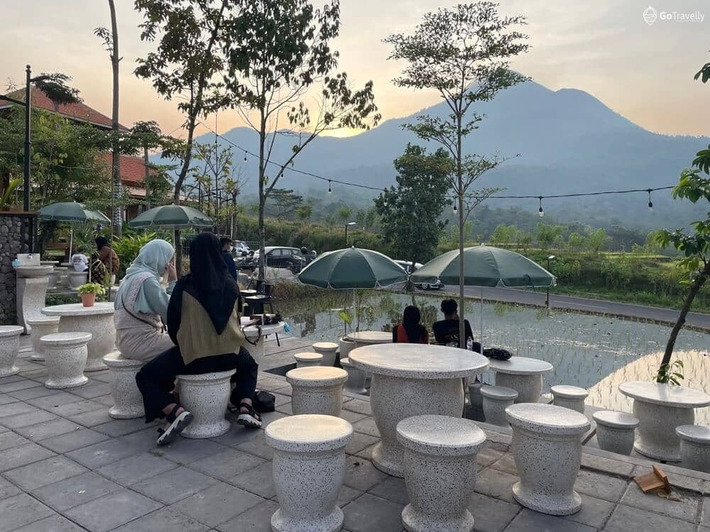 cafe terdekat