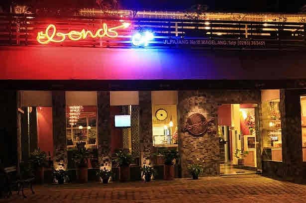 bond cafe