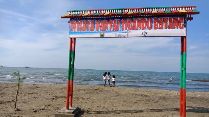 pantai sigandu batang