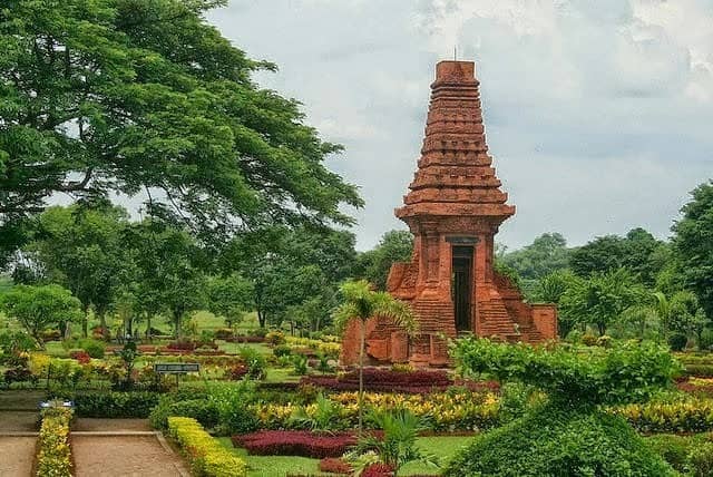 Candi Bajang Ratu Mojokerto