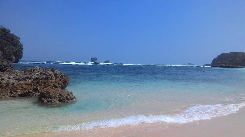 pantai watu leter