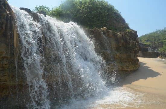 pantai pacar tulungagung