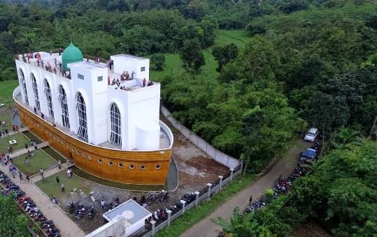 Masjid kapal semarang