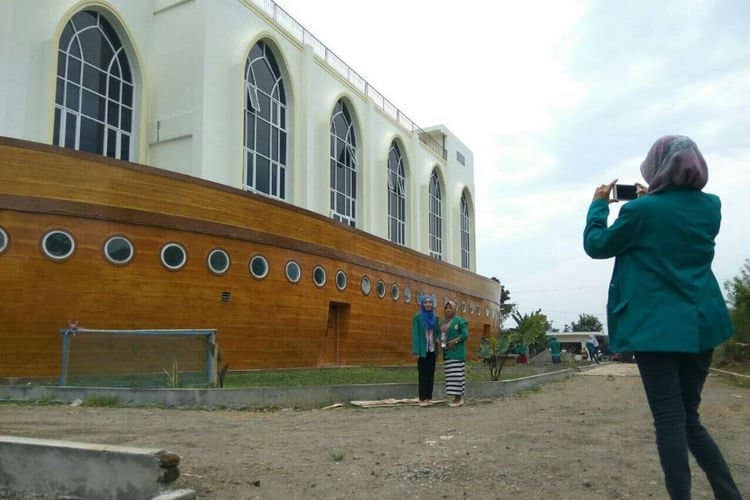 Masjid kapal semarang