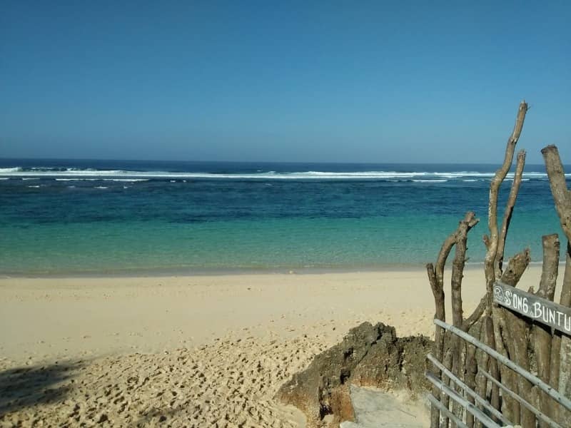 pantai melasti bali