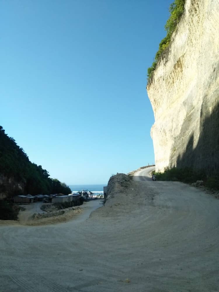 pantai melasti bali