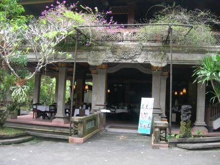 restoran di koleksi museum seni agung rai