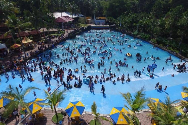owabong waterpark purbalingga