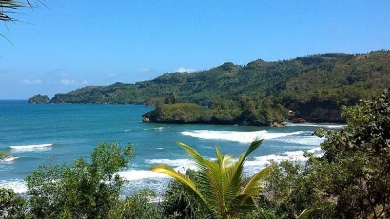 pantai pelang trenggalek