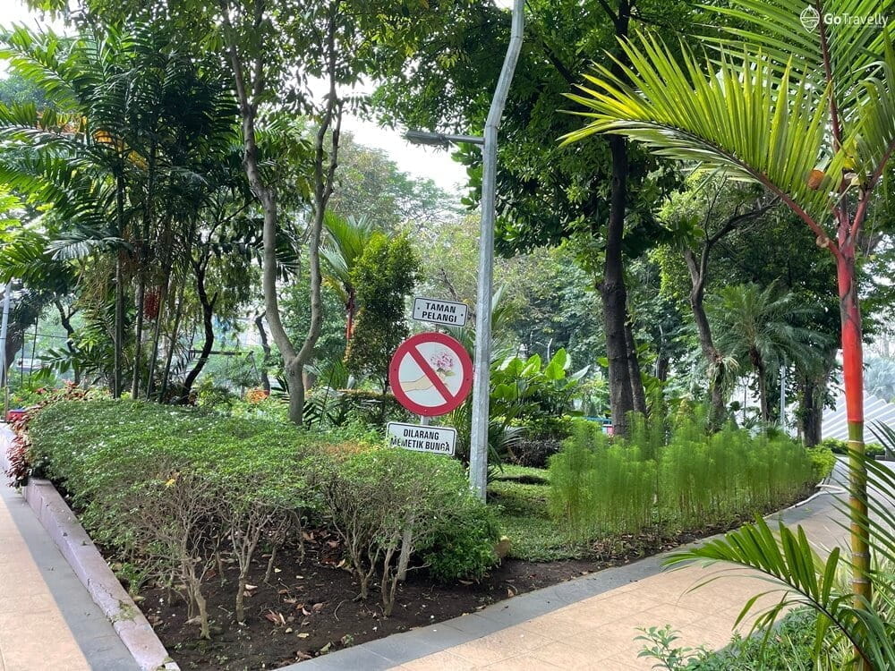Ngadem Taman Pelangi, Taman Cantik di Tengah Kota