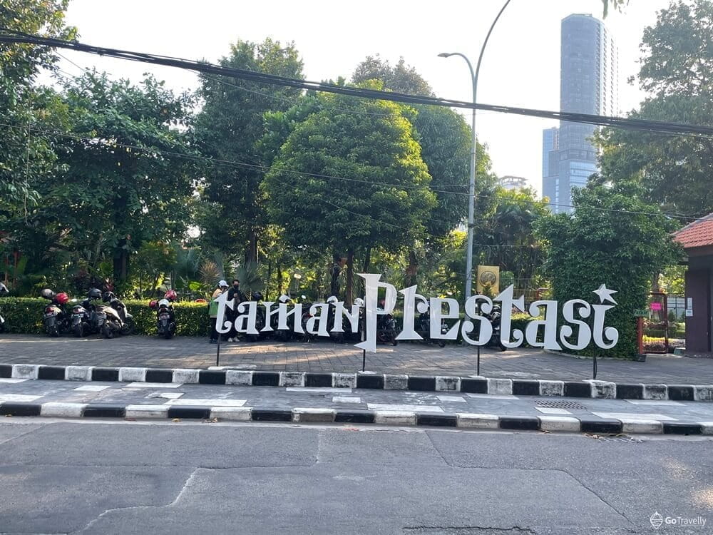 Sejuknya Taman Prestasi, Wisata Tengah Kota yang Murah Nan Asri