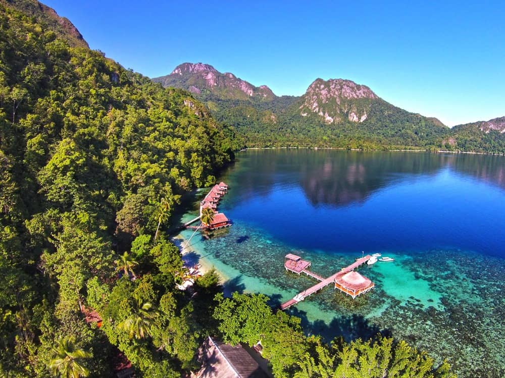 pantai ora maluku