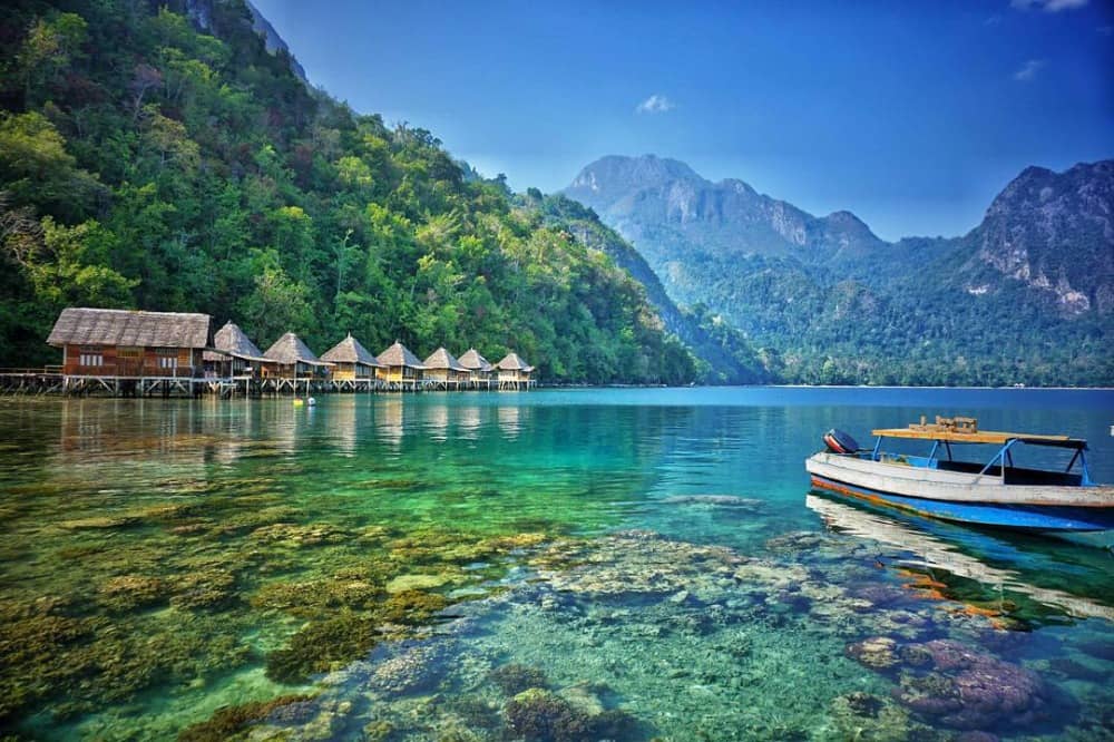 pantai ora maluku