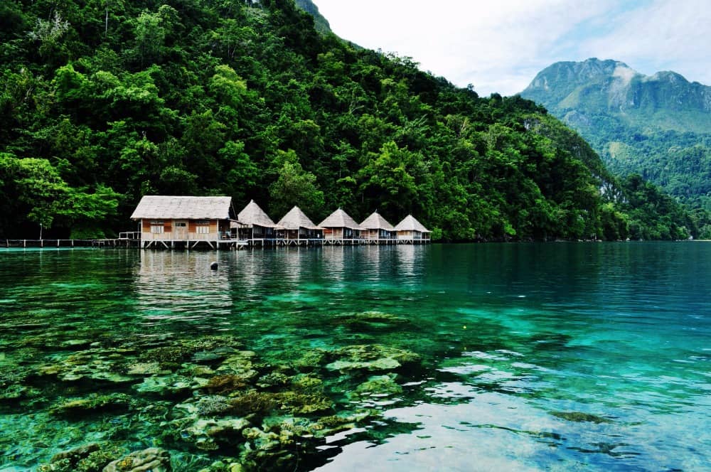 pantai ora maluku