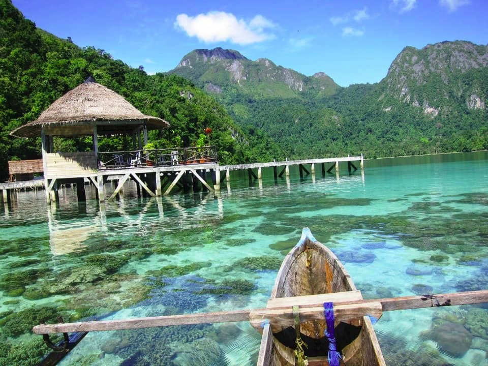 pantai ora maluku