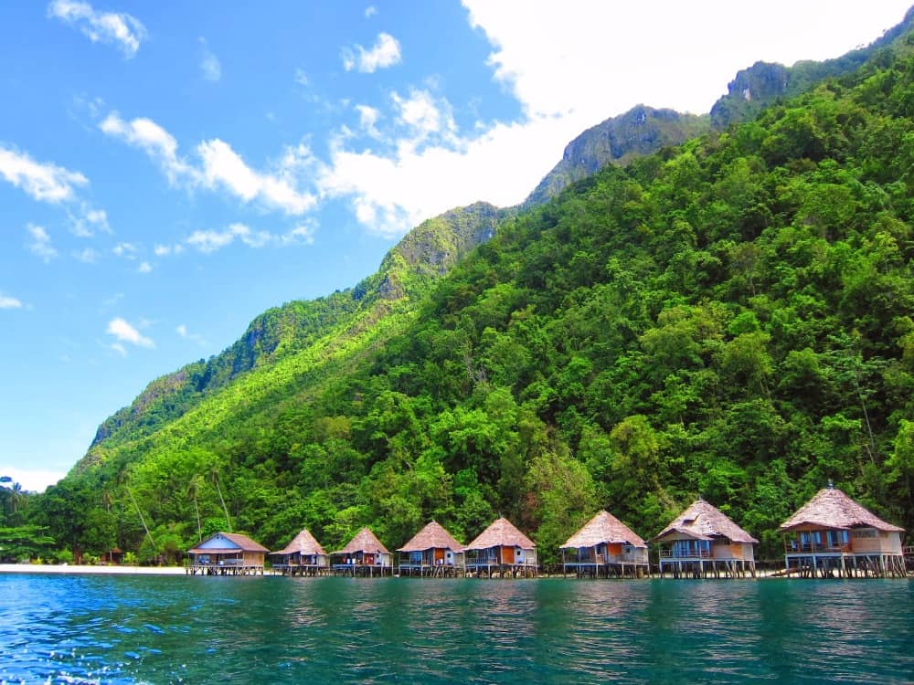 pantai ora maluku