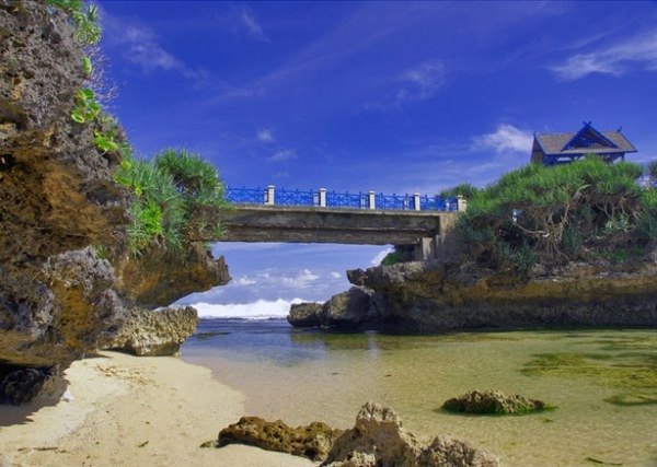 Piknik Asik di Pantai Kukup Gunungkidul