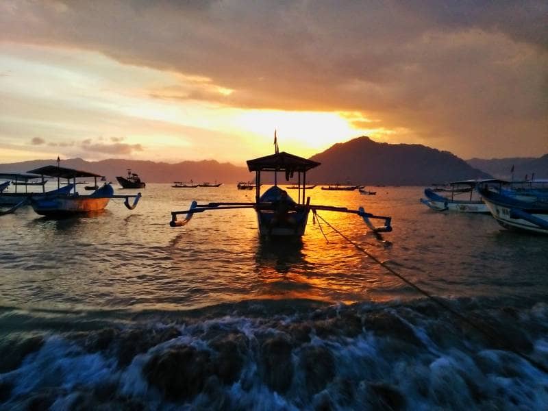 pantai karanggongso