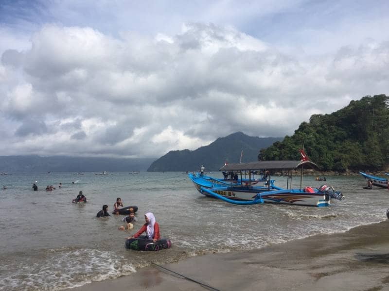 pantai karanggongso